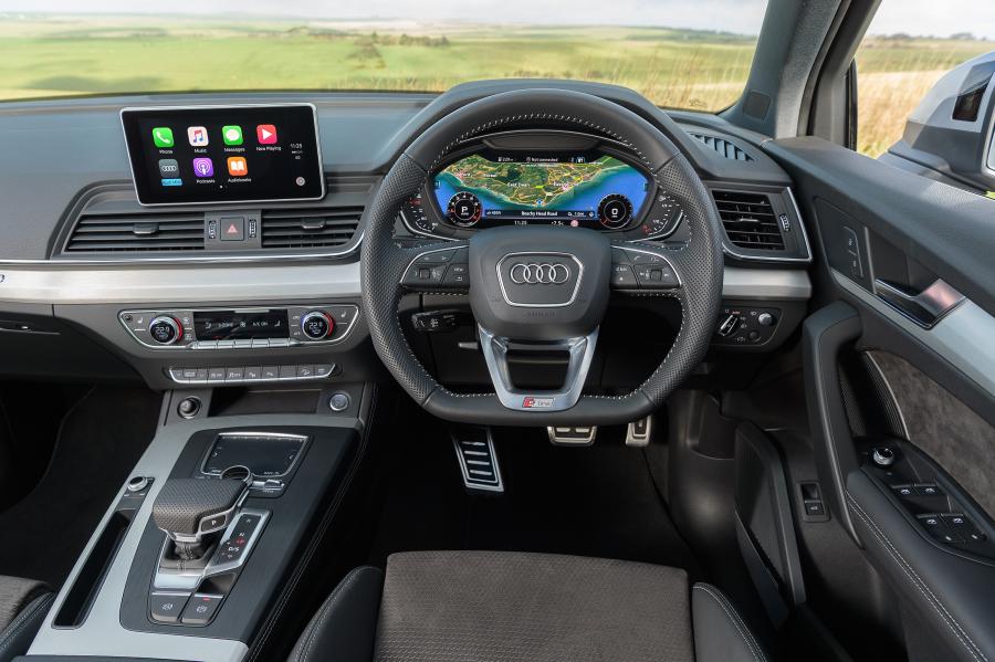 Панель приборов Audi Q5 TFSI Quattro S-Line 2017 года  (UK) (фото 21 из 40)